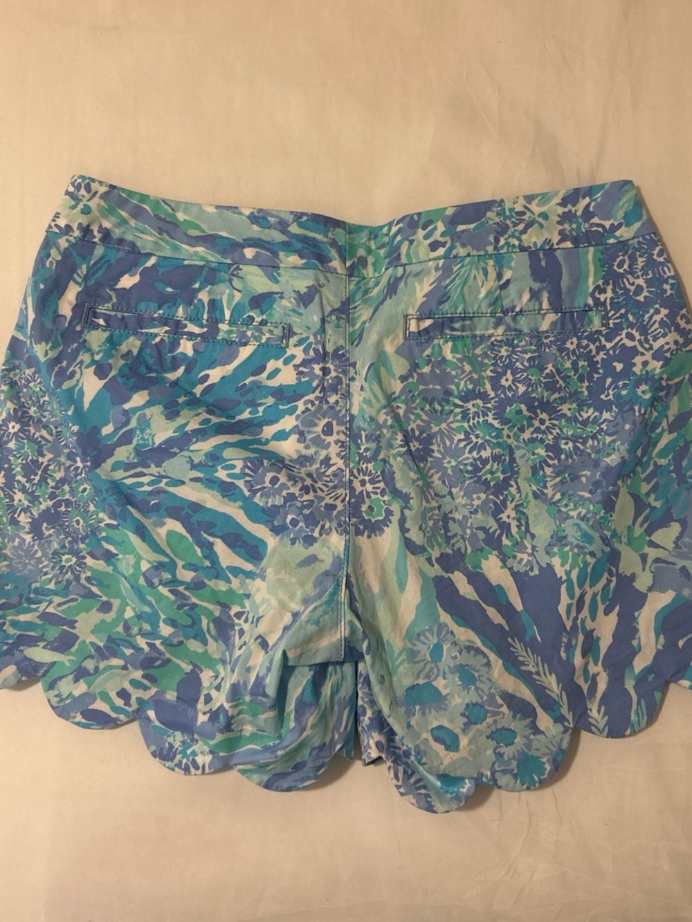 Lilly Pulitzer Buttercup Stretch Shorts in Blue Haven Hey Hey Soleil - Picture 4 of 6